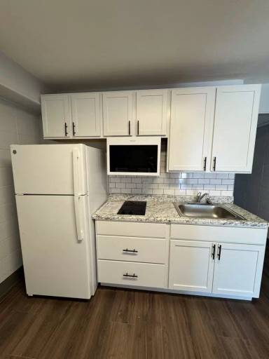 Main picture of 102 S Main St