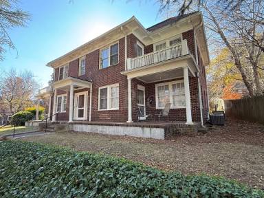 Main picture of 202 N Hawthorne Rd