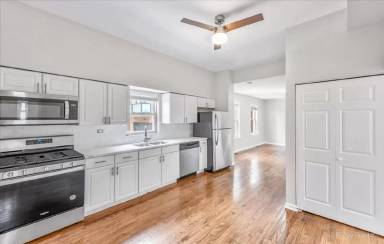 Main picture of 2522 W Cortland St