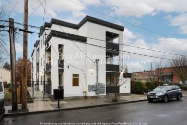 Main picture of 7530 N Richmond Ave