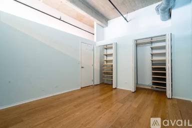 Main picture of 843 W Adams St