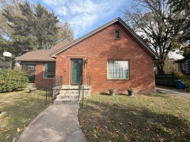 Main picture of 411 S Jackson Ave