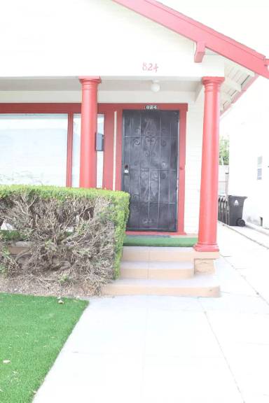 Main picture of 824 N Ridgewood Pl