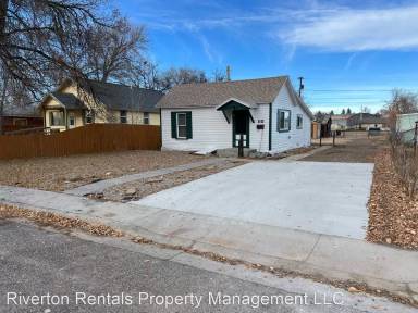 Main picture of 110 W Jefferson Ave