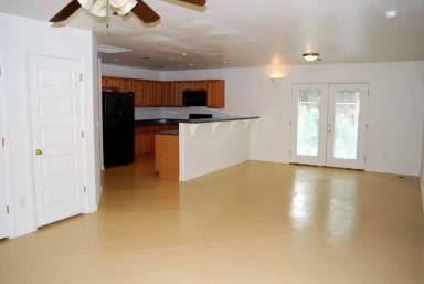 Main picture of 203 S Cherry Ave