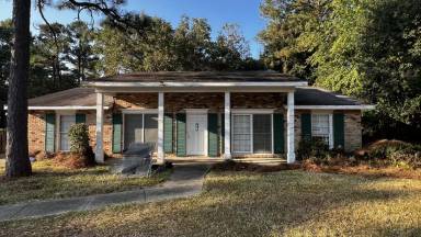 Main picture of 107 Windsor Dr