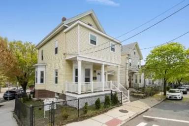 Main picture of 79 Derby St