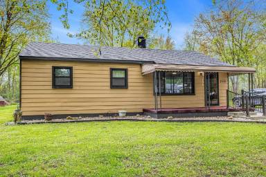 Main picture of 45207 Paris Dr