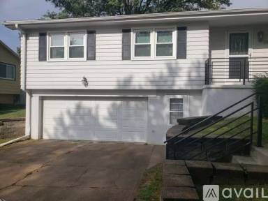 Main picture of 1864 S 123rd St