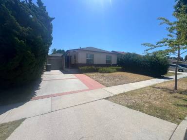 Main picture of 5016 Lorelei Ave