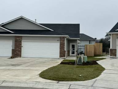 Main picture of 421 W May St