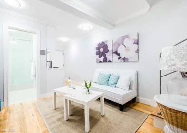 Main picture of 210-220 East 22nd Street