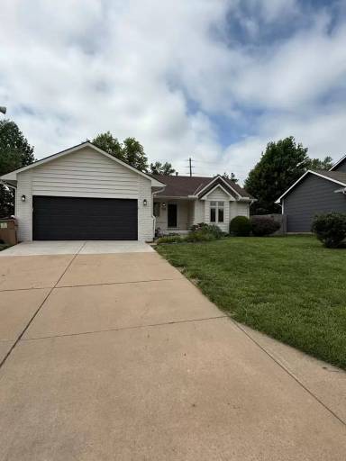 Main picture of 225 E Tall Tree Rd