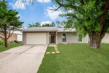 Main picture of 801 Rolling Ridge Dr
