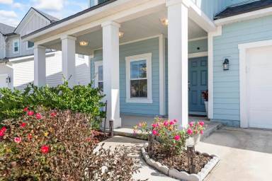 Main picture of 221 Ness Cir
