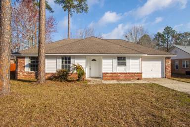 Main picture of 4079 Groveland Rd