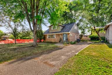 Main picture of 6136 Oaklawn Ave