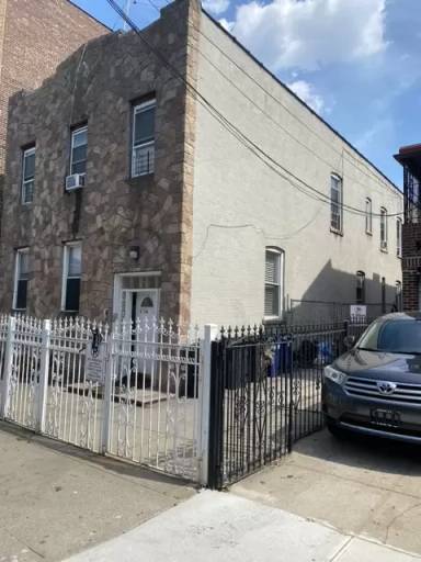 Main picture of 4716 Snyder Ave