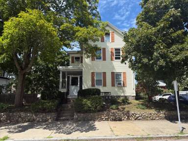Main picture of 76 Pleasant St