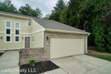 Main picture of 9746 Lake Shore Dr E