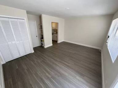 Main picture of 1150 W Blue Heron Blvd