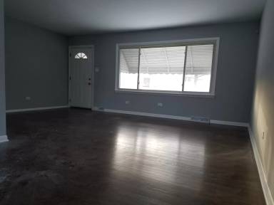Main picture of 15445 Dearborn St