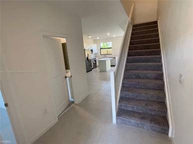 Main picture of 21466 NE 3rd Pl