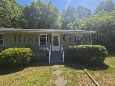 Main picture of 988 Hughes St