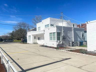 Main picture of 1113 D St