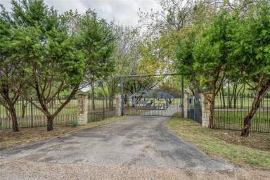 Main picture of 10001 Hilltop Dr
