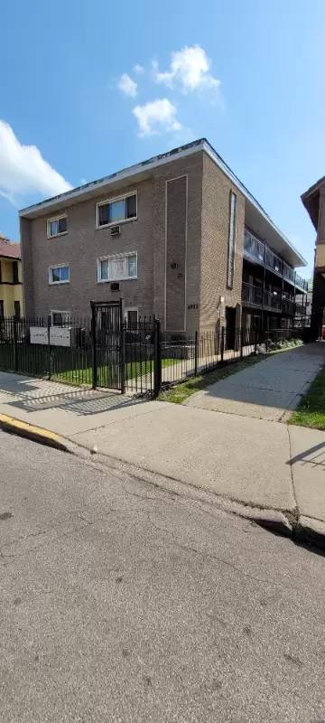 Main picture of 6933 S Jeffery Blvd