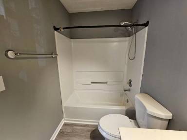 Main picture of 235 Circle Rd