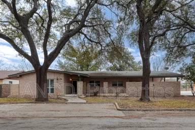 Main picture of 16 Larkwood Ln