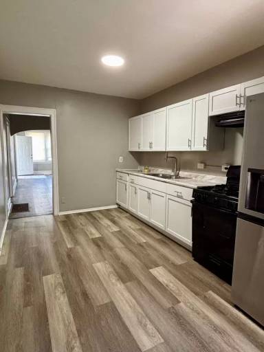 Main picture of 4430 Broadway
