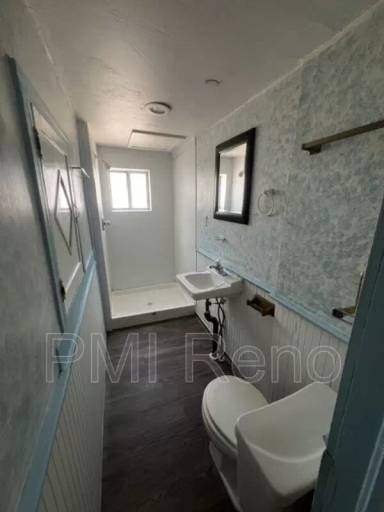 Main picture of 724 W 6th St