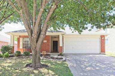 Main picture of 9013 Warren Dr