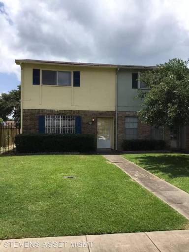 Main picture of 2332 Bobbie St
