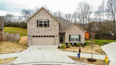 Main picture of 7404 Holly Leaf Way