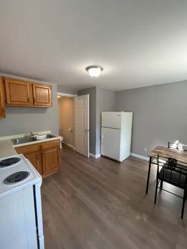 Main picture of 283 River St