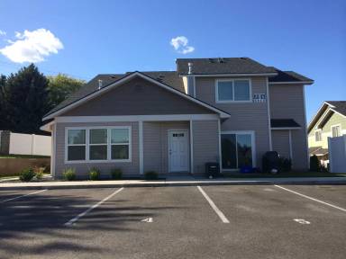 Main picture of 1020 S Olympia Pl