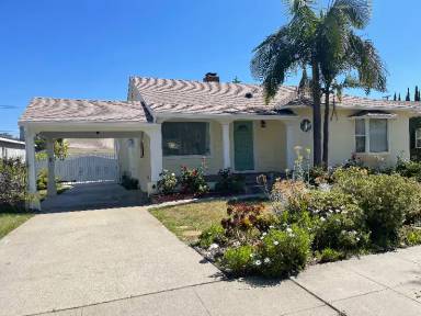 Main picture of 2820 Paloma St