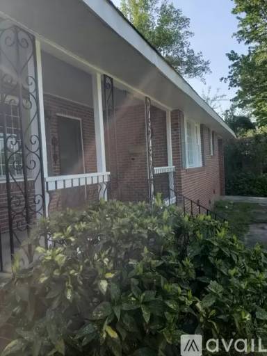 Main picture of 3710 N Lyons St