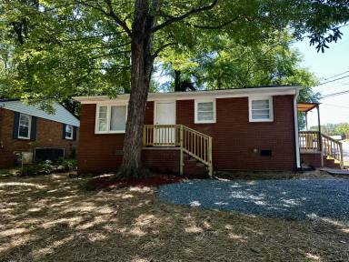 Main picture of 221 Bookington Dr