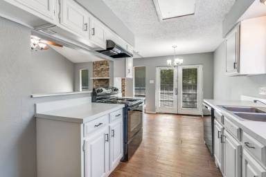 Main picture of 6500 Ellis Rd