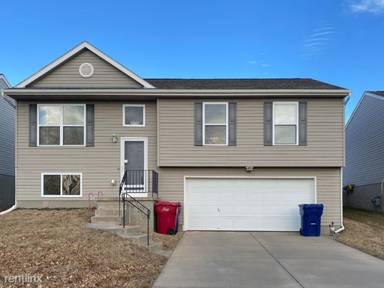 Main picture of 8611 N 153rd St