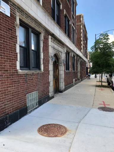 Main picture of 2351 W Wilson Ave