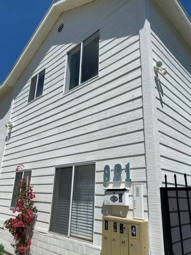 Main picture of 921 W 21st St