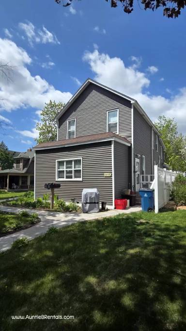 Main picture of 4445 Lincoln Ave
