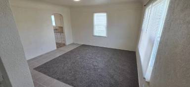 Main picture of 2518 Applegate Ave