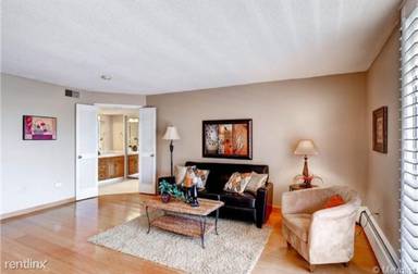 Main picture of 740 N Pearl St